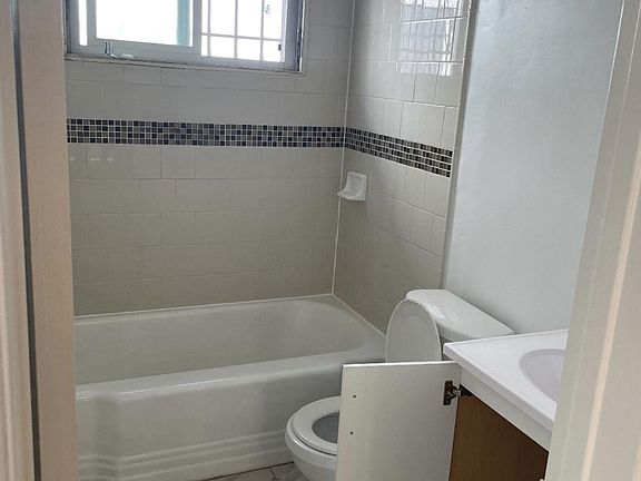 2nd image of 1224 N Mansfield Ave #1224
