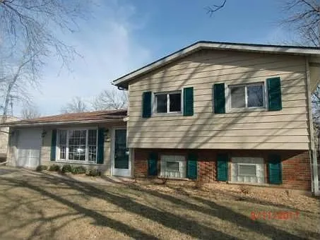 571 Redwood Rd photo 1
