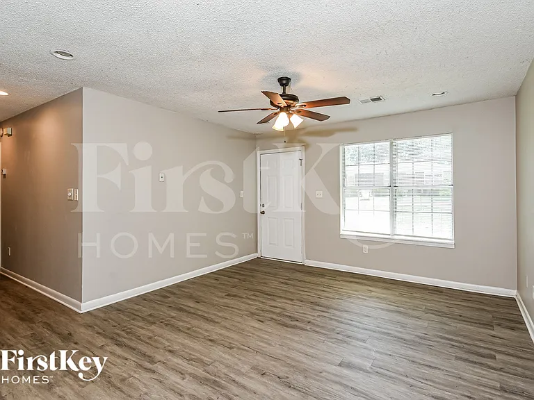117 Whispering Pine Ln NE — Photo 2