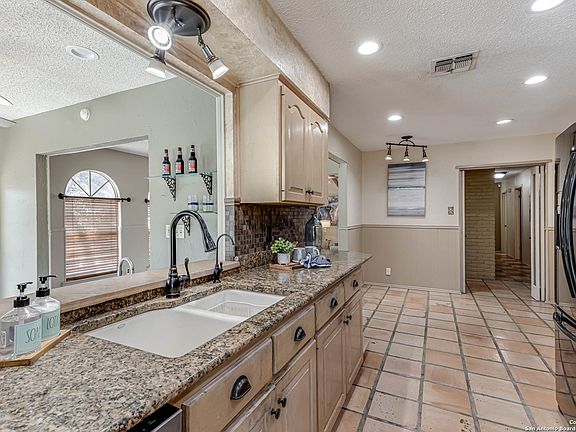 3rd image of 1710 PARHAVEN DR