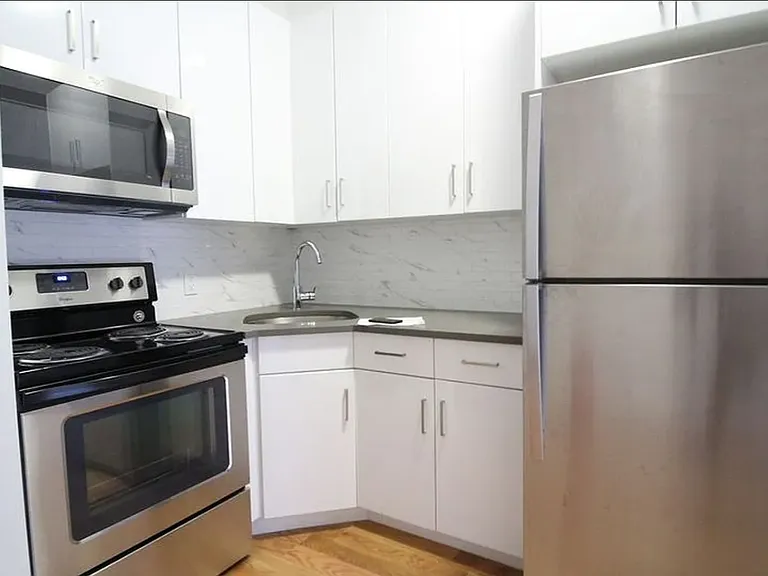 890 Madison St #2R — Photo 1