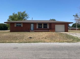 505 N 6th St, Mountain View, OK 73062