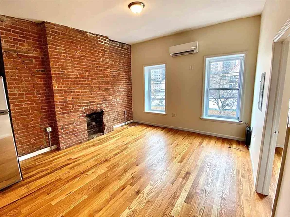 149 Grand Street image 4 of 12