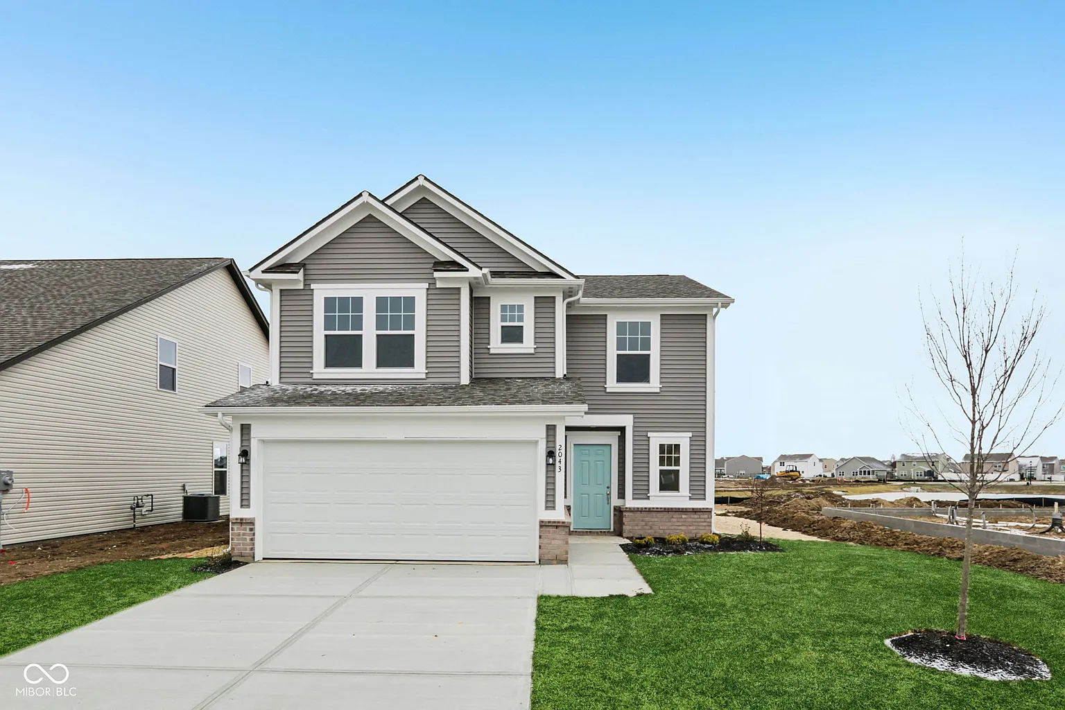 2043 White Oak Ln photo 1