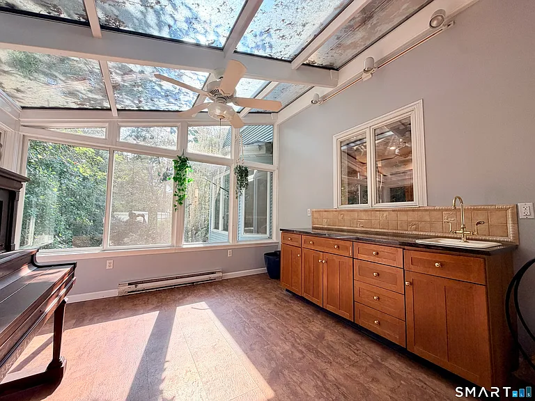 22 Hyde Park Dr — Photo 16