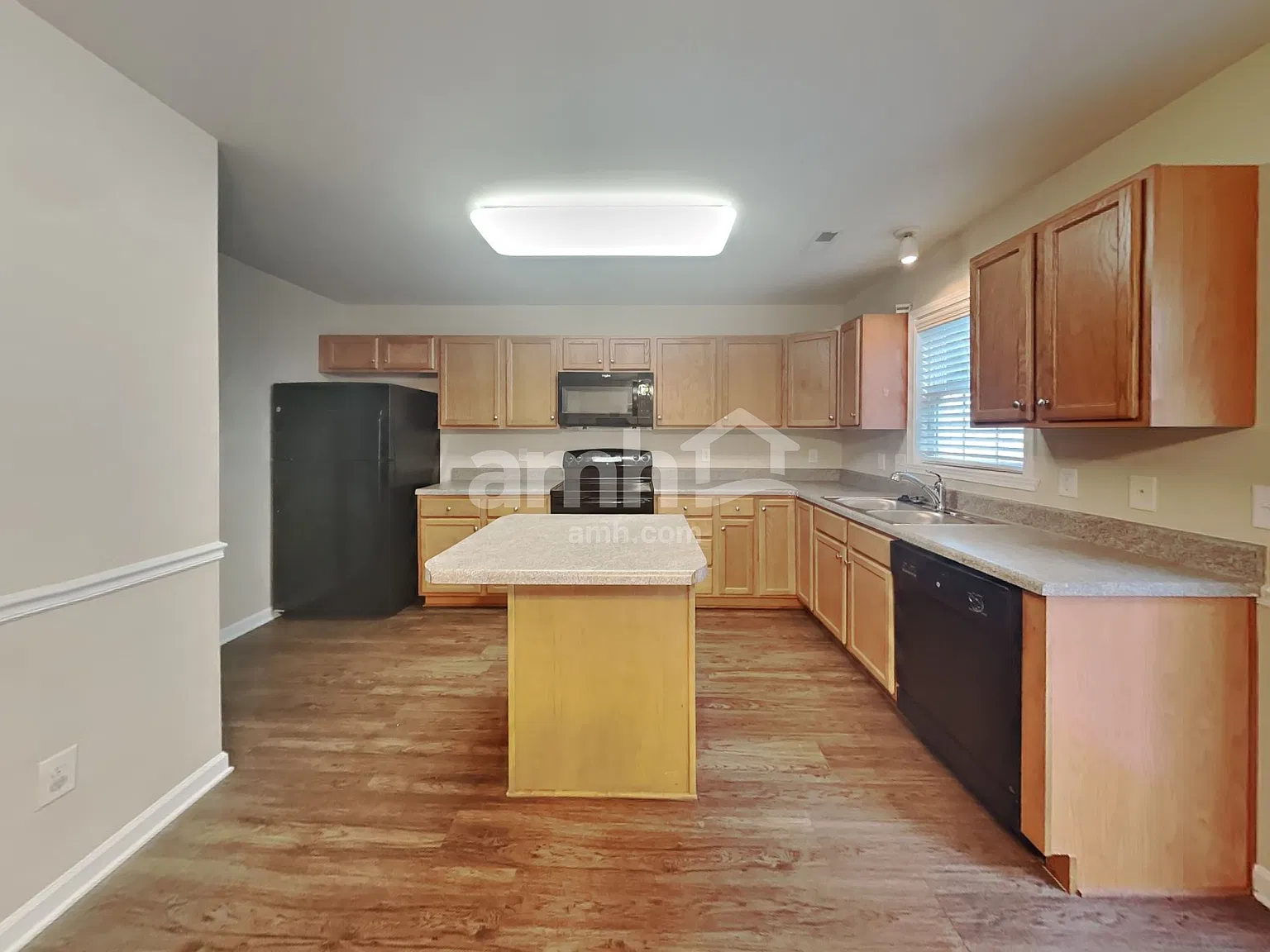 3 bed, 2.5 bath, 1440 sqft, $1,805 — Photo 3