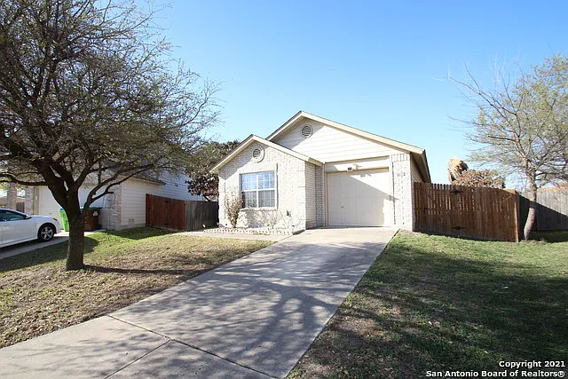 3 bed, 2.0 bath, 1332 sqft, $1,500 — Photo 3