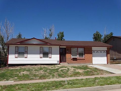 Very Nice 3 Bed Main Level Living w/Covered Deck!