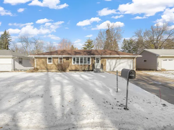 1055 Ryan Ave W, Roseville, MN 55113