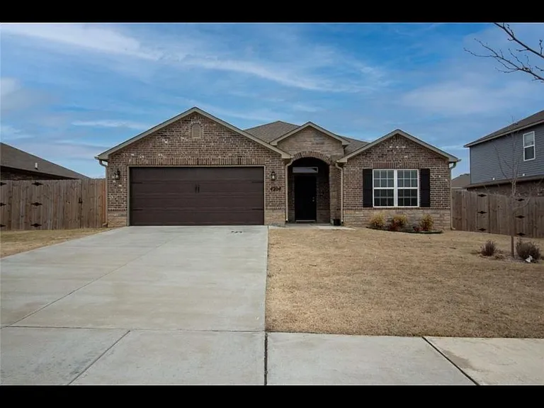 4204 Lexington Ave — Photo 2