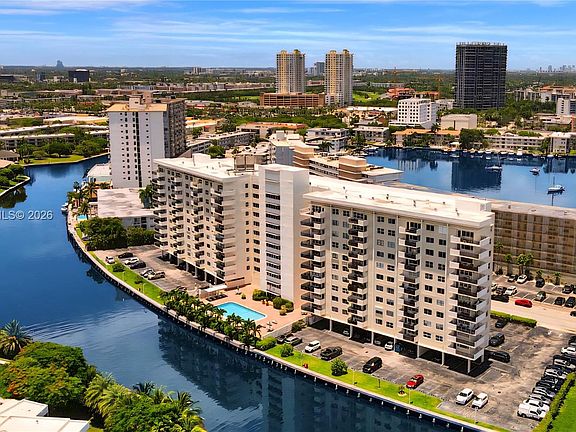 5th image of 401 Golden Isles Dr APT 307