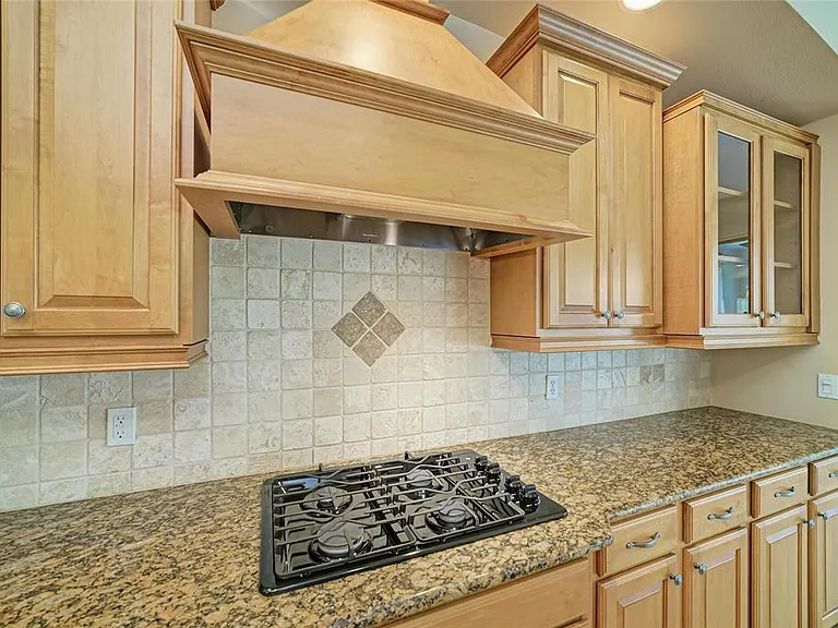 7022 Dominion Ln — Photo 8