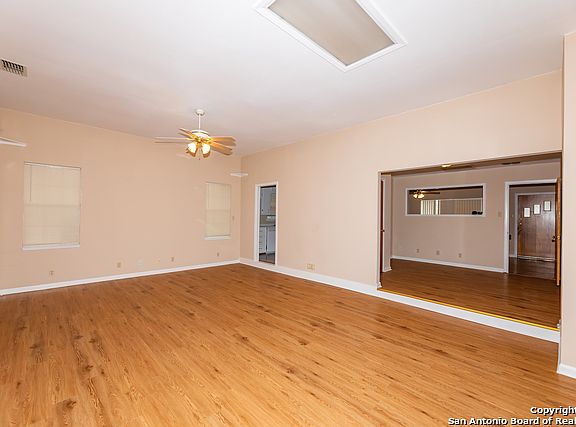 5th image of 370 Savannah Dr