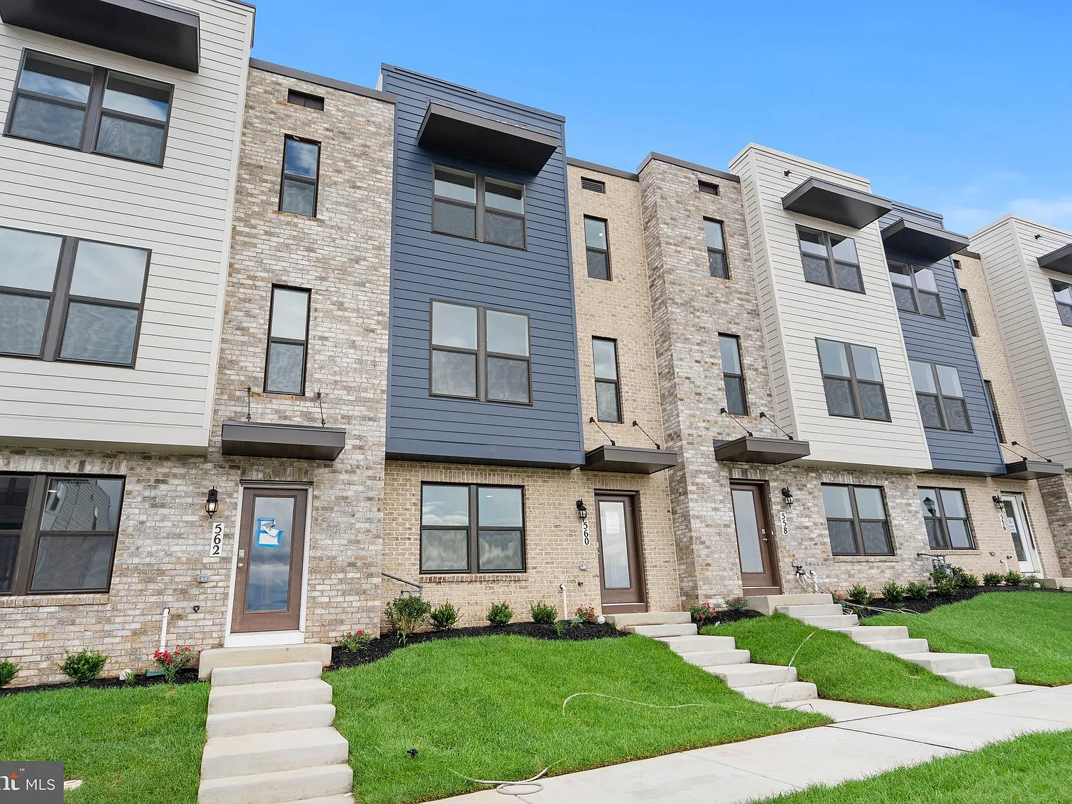 3 bed, 3.5 bath, 2048 sqft, $2,795 — Photo 2