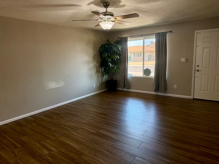 4414 W Altadena Ave — Photo 13