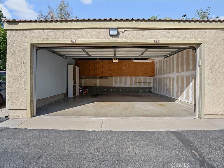 76 Country Mile Rd — Photo 28