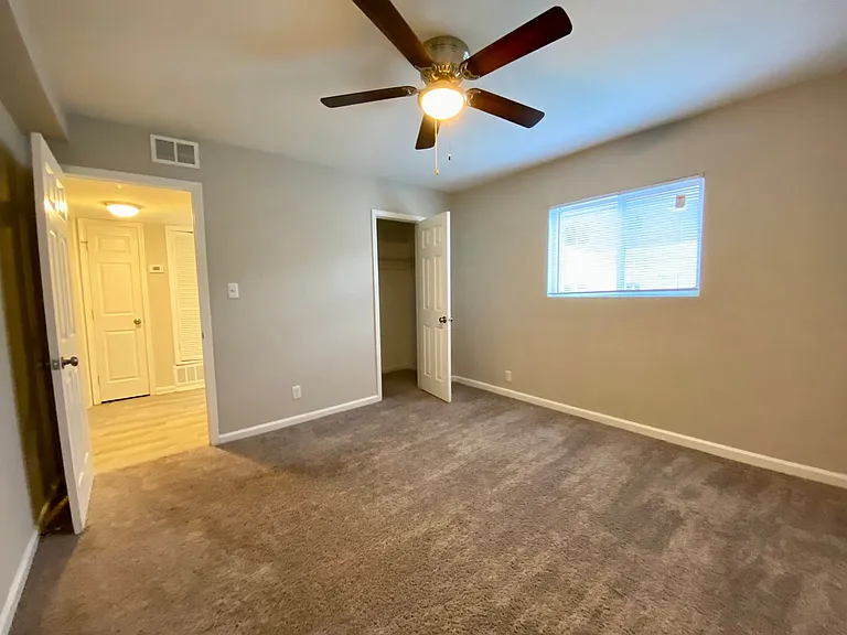 Oak Pointe Apartments — Photo 11
