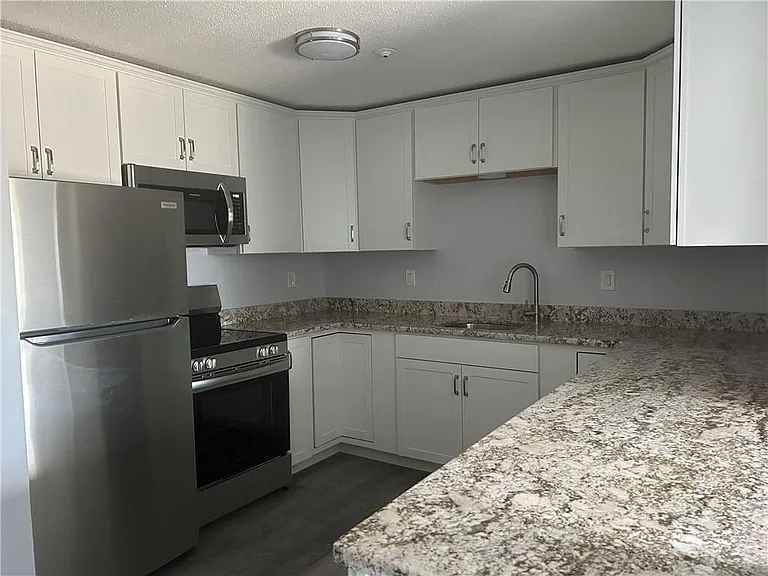 728 Beverage Hill Ave #16 — Photo 2