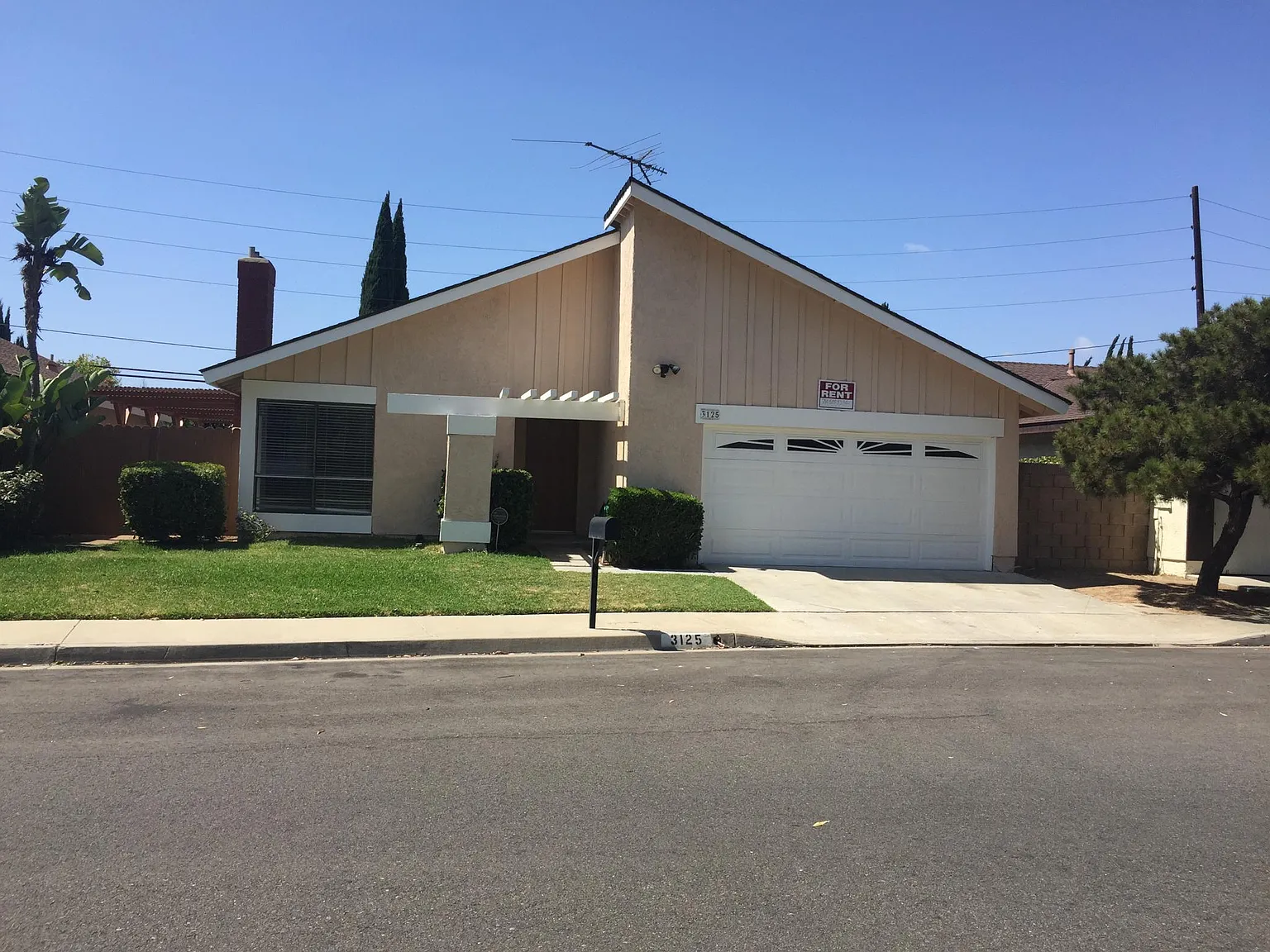 3125 Manistee Dr — Photo 1