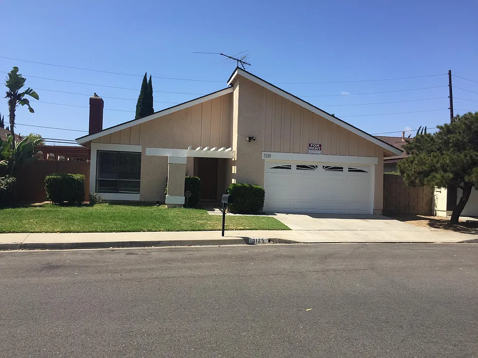 3125 Manistee Dr