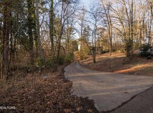 1443 SW Whitower Dr, Knoxville, TN 37919