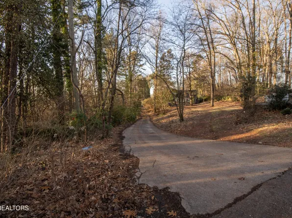 1443 SW Whitower Dr, Knoxville, TN 37919