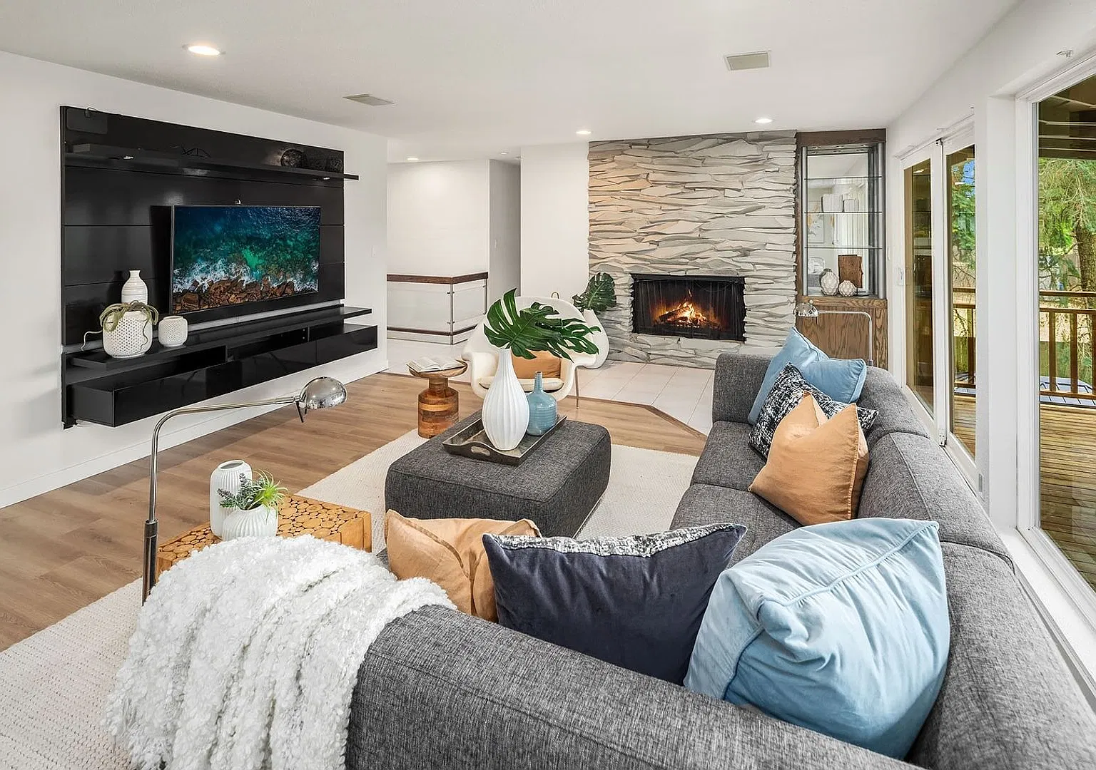 Spacious 4BR House in Bellevue — Photo 3
