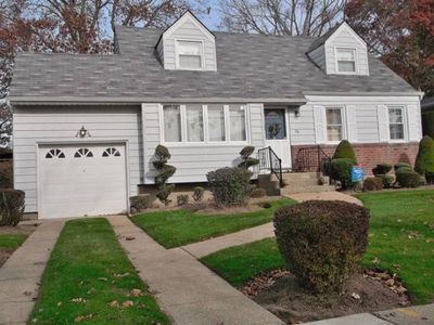 98 Scott St, Massapequa Park, NY, 11762