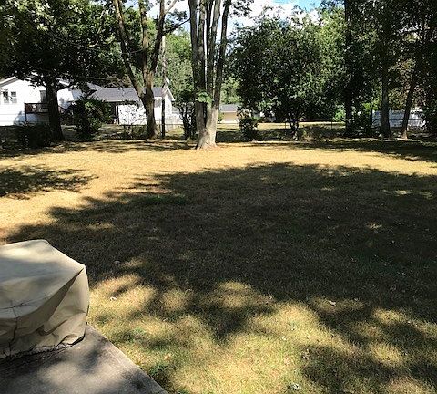 3rd image of 910 Woodlawn Ct