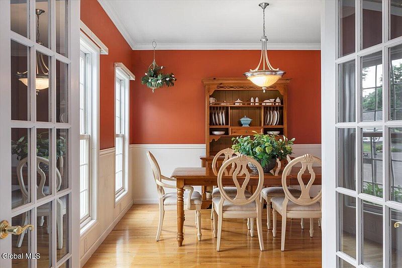 5th image of 14 Maplecrest Drive