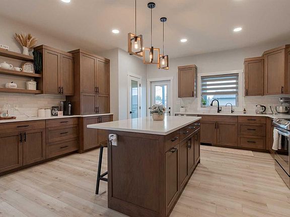 3rd image of 602 E 5th Ave