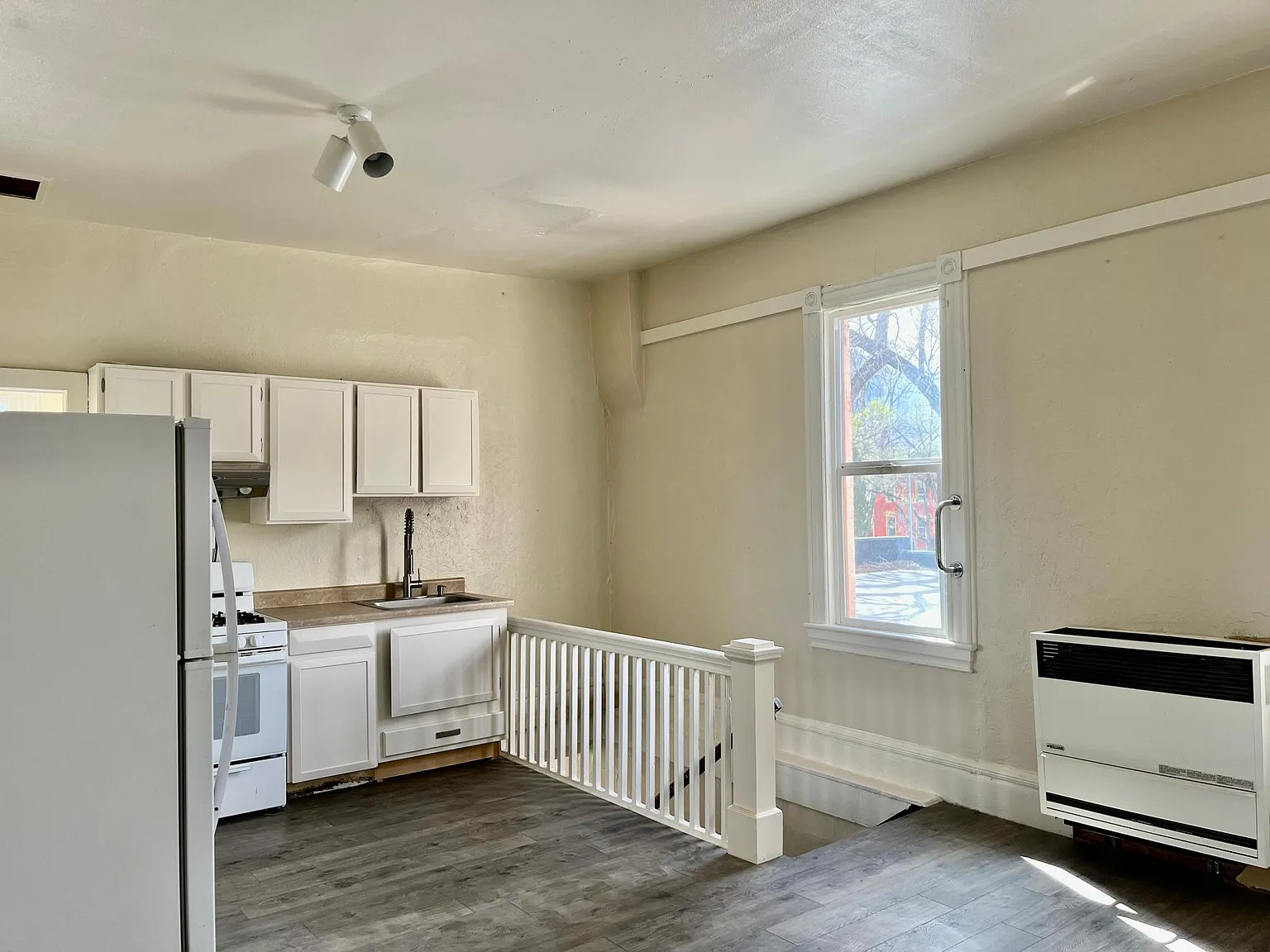 2 bed, 850 sqft, $1,300 — Photo 3