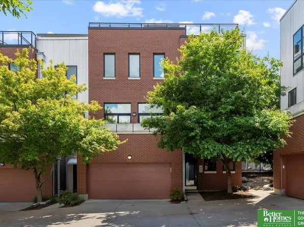 917 S 10th Ct, Omaha, NE 68108