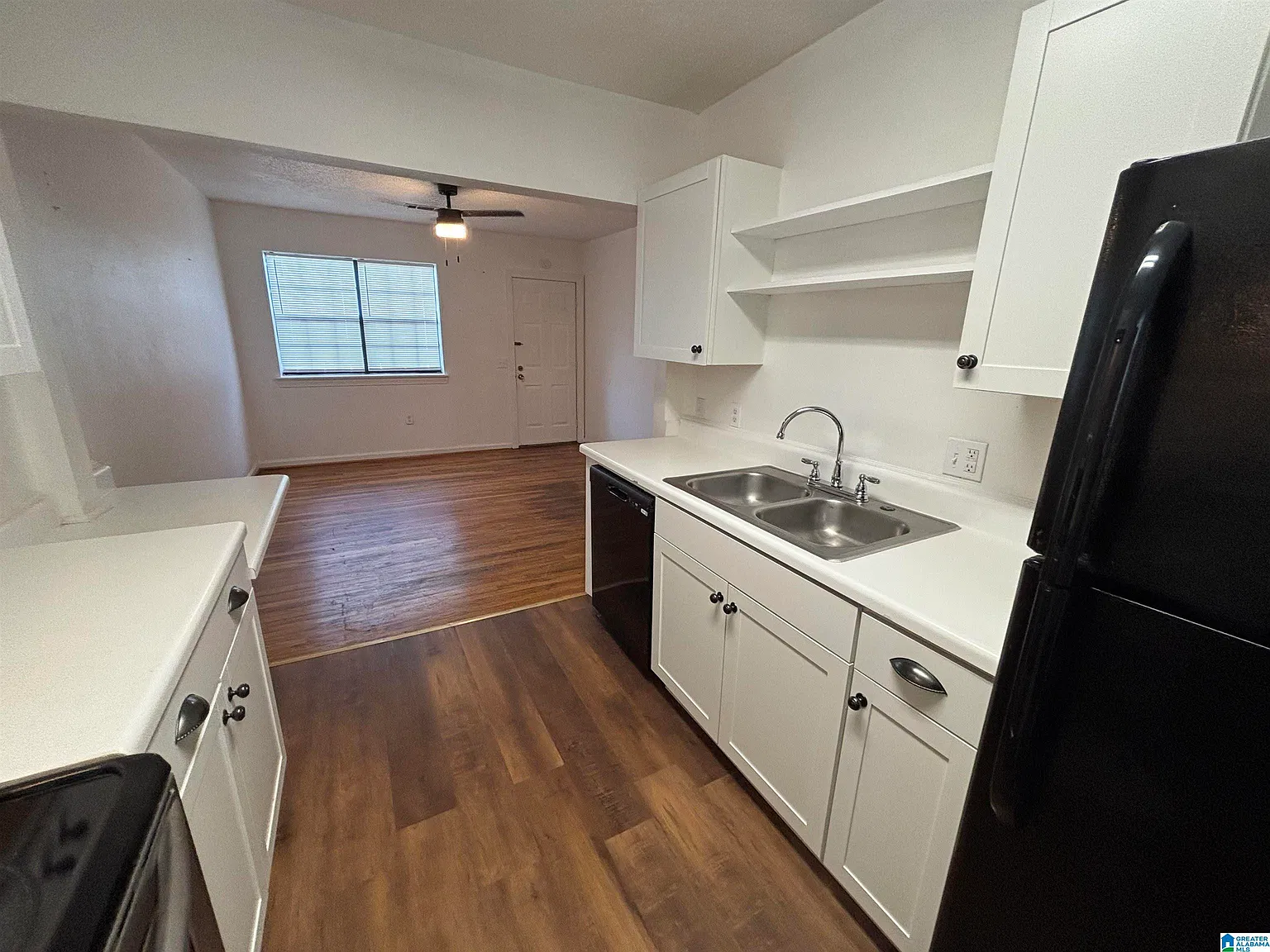 2 bed, 1.0 bath, $895 — Photo 2