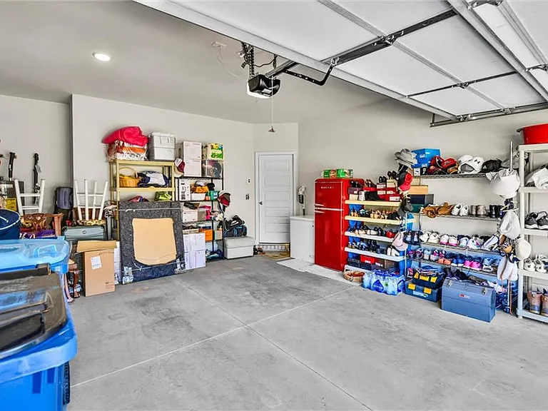 2423 Chene Dr — Photo 35