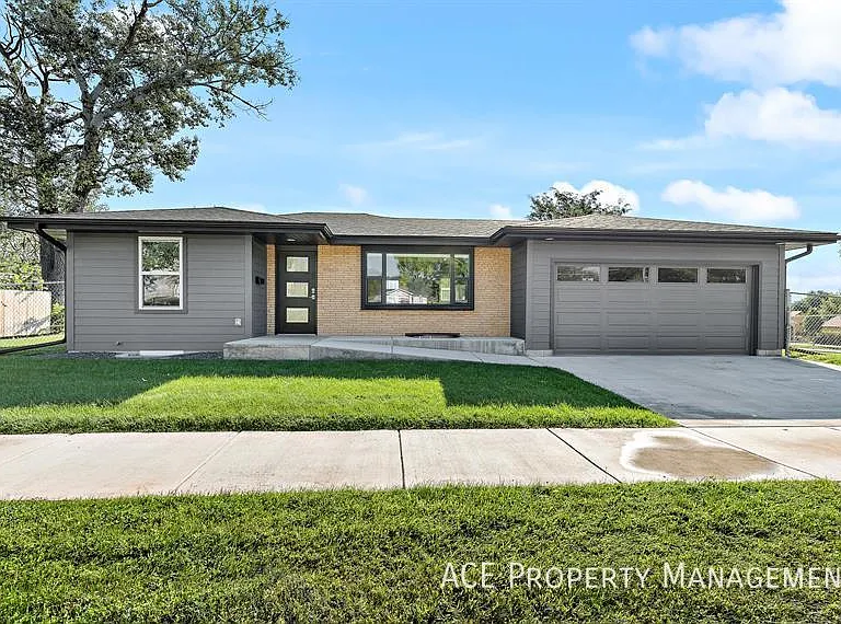902 Dilger Ave — Photo 2