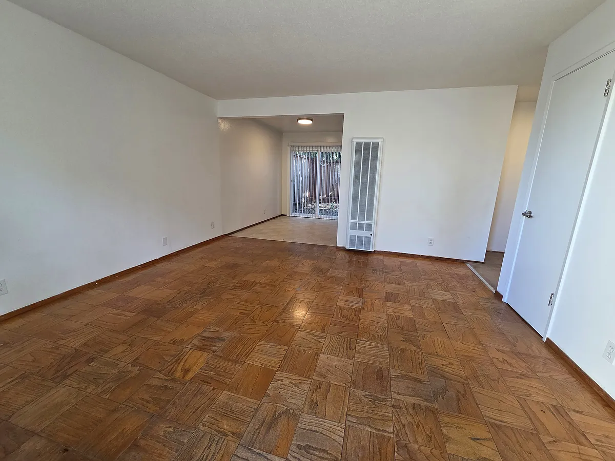 Building Photo - 2313 Roosevelt Ave #3