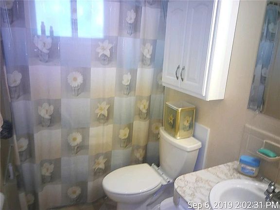 5th image of 543 Burgess Ave