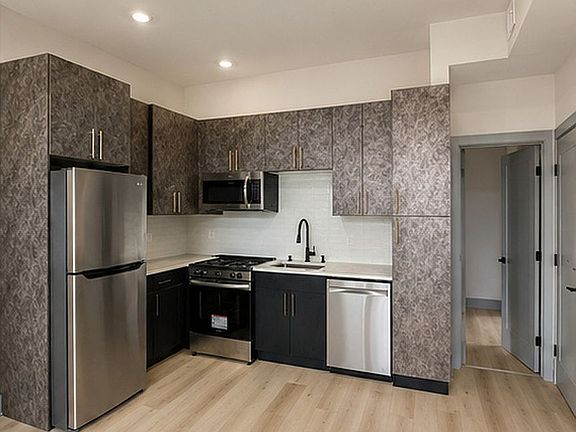 4th image of 251 S 12th St
