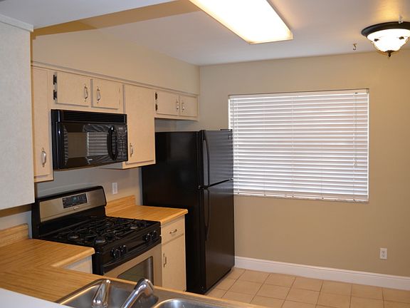 3rd image of 1064 Cheltanham Ct