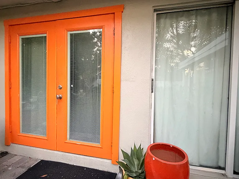 6704 S Himes Ave — Photo 2