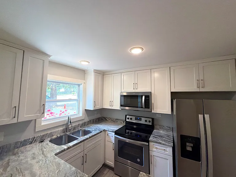 Bellmore — Photo 14