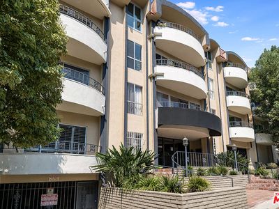 1221 N Kings Rd APT 201, West Hollywood, CA, 90069