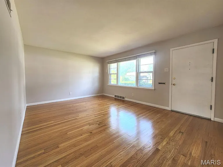 230 Monterey Dr — Photo 2