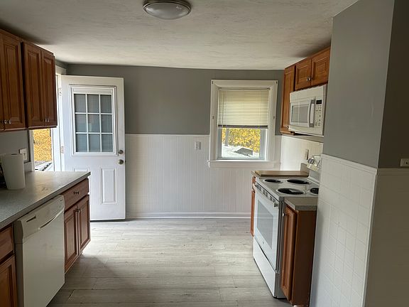 4th image of 71 Plain St #2