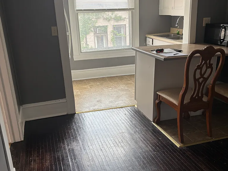 941 1/2 Market St #4 — Photo 7