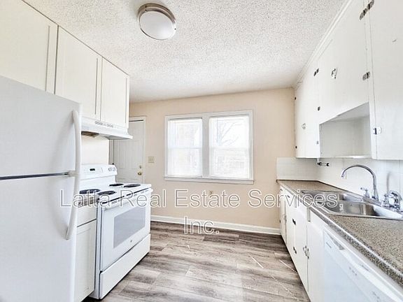 5th image of 11329 E 39th Ter S
