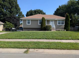 2108 NE Knollbrook St, Lees Summit, MO 64086