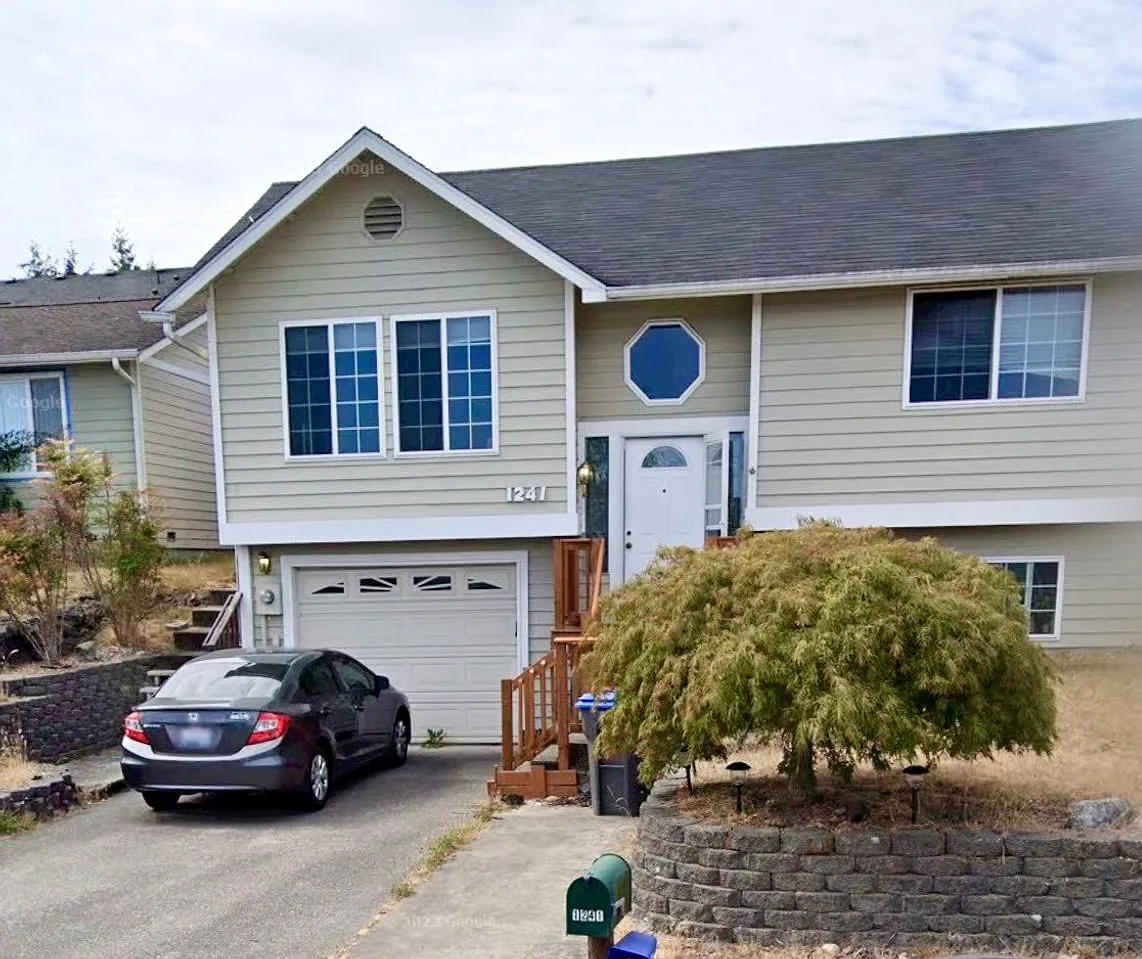 Beautiful Home in Convenient Location — Photo 1