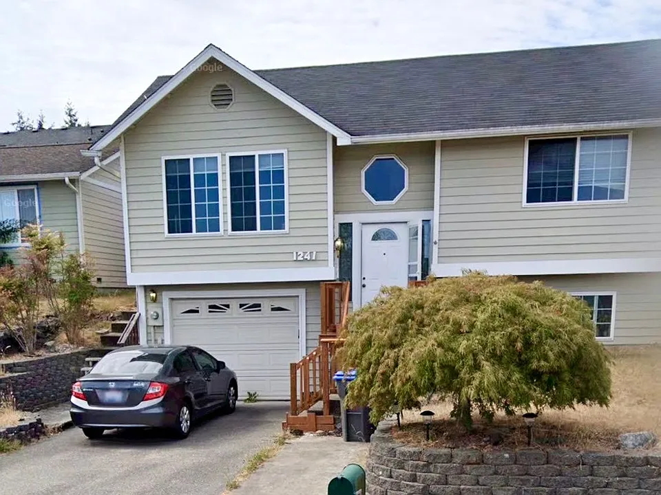 1241 Lansing Ave W